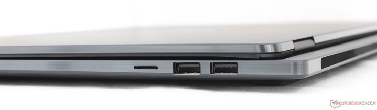 Right: MicroSD reader, 2x USB-A 3.2 Gen. 2 (10 Gbps)