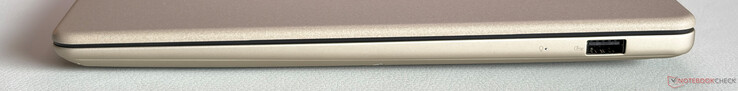 Right: USB-A 3.2 Gen. 1 (5 Gbps)