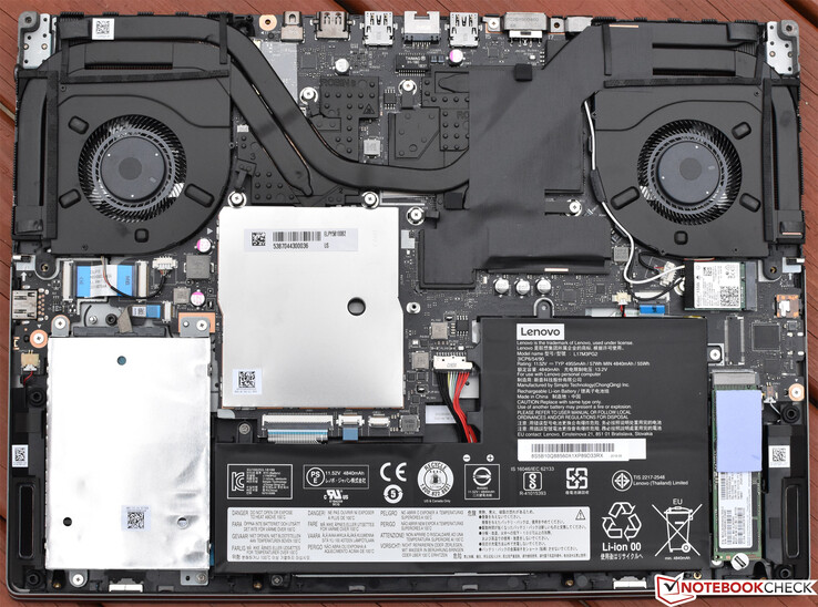 The internals are laid out in nearly identical fashion to that of the Y730.