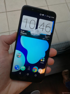 The HTC U12 Life features the same display as the flagship U12+.