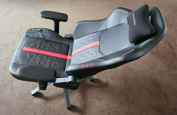 Side view of an office worker using an HP Compaq nx6325 laptop, showing the notebook’s classic 15-inch non-widescreen display and compact business design.