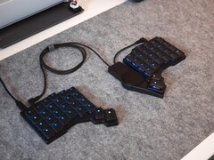 ZSA Navigator Trackpad with Voyager keyboard