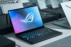 ASUS continues to offer the ROG Zephyrus G series in two sizes. (Image source: Notebookcheck)