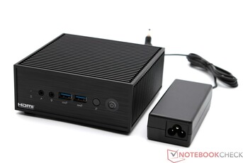 The Asus ExpertCenter PN42 with its 65-watt power supply (19 V; 3.42 A)