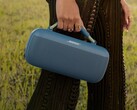 The flexible handle gives the Bose SoundLink Max a handbag-like appearance (Image Source: Bose)