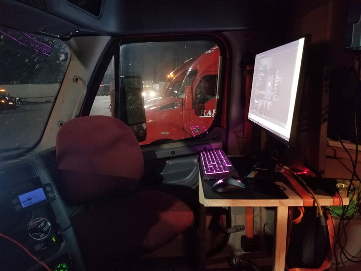 (Image source: u/BudgieBeater via r/battlestations)