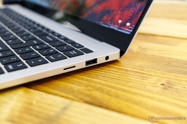 Samsung Galaxy Book3 Pro 16 - Ports Right