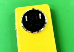 The Huawei Mate 80 Pro is expected to feature a round camera module. (Image source: Director Shi Guan, Weibo)