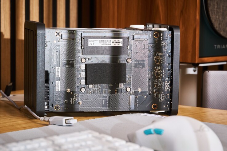 There are three M.2-2280 slots on the F4-425 Plus mainboard.