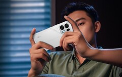 The Oppo K15 Pro+ features a built-in cooling fan