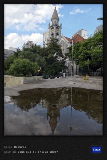 For comparison: The same subject in standard Photo mode with the Zeiss/Natural style.
