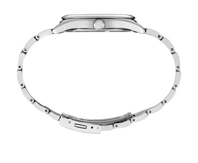 The Seiko SUR525 features a stainless steel case. (Image source: LongIslandWatch)