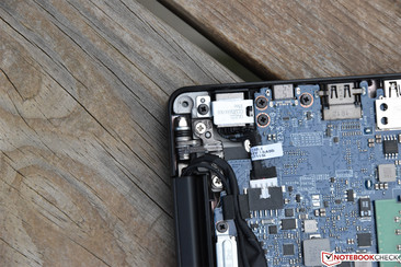 Note the plug-in DC jack design for easy replacement.