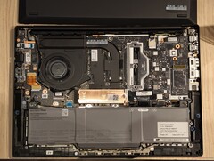 The first mainstream commercial laptop with LPCAMM2: The Lenovo ThinkPad T14 Gen 7.