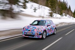 Along with the technical details, Mini also released some images of the Cooper SE in camoflauge. (Image source: Mini)