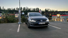 Electric VW at a Tesla Supercharger station in Europe (image: OfficialQzf/Reddit)