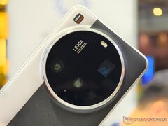 Despite taking the top spot in DxOMark&#039;s zoom test, the Xiaomi 15 remains in a mediocre position on the camera flagship ranking. (Image source: Alexander Fagot, Notebookcheck)