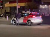 The small self-driving Chevy Bolt unexpectedly drove off during a traffic stop in San Francisco (Image: b.rad916)
