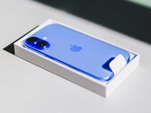 The display of the Apple iPhone 16 only reaches 40th place on the DxOMark best list. (Image source: Bram Van Oost)