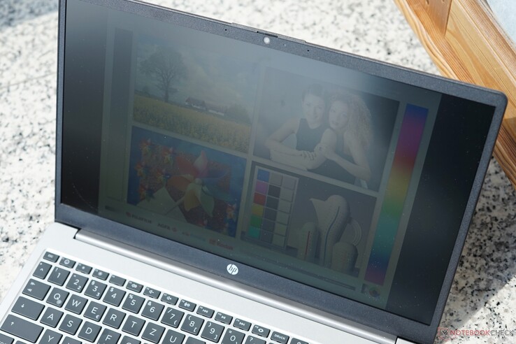 Due to the low brightness, hardly anything can be seen in sunlight.