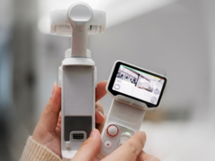 Insta360 Luna Ultra has a detachable remote with a touchscreen.
