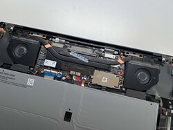 Cooling unit with two fans