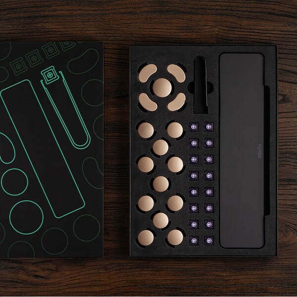 The 8BitDo Upgrade Kit for Arcade Controller comes with extra keycaps and a palm rest.