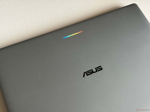 Asus Googlebook 14 Laptop Review - An ExpertBook Ultra with a Glowbar