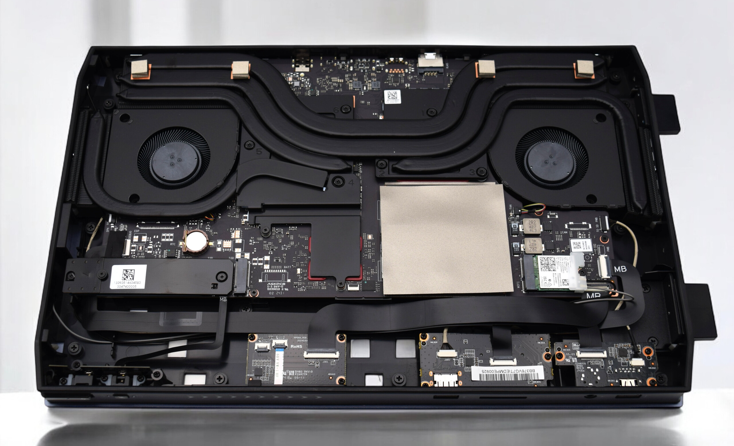 Minisforum AtomMan G7 Ti review Gaming laptop without a screen as a spacesaving alternative to