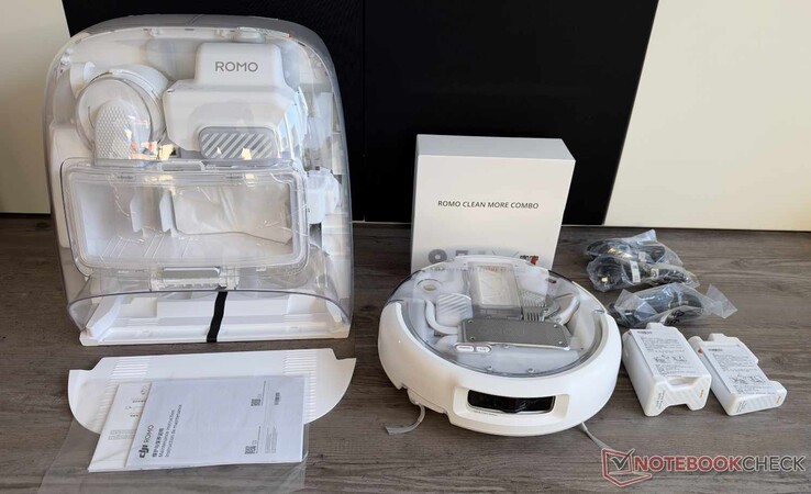 Package contents of the DJI Romo P2 Clean More Combo