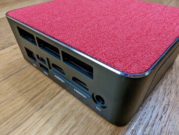 Chrome-cut trims and corners along the metal base
