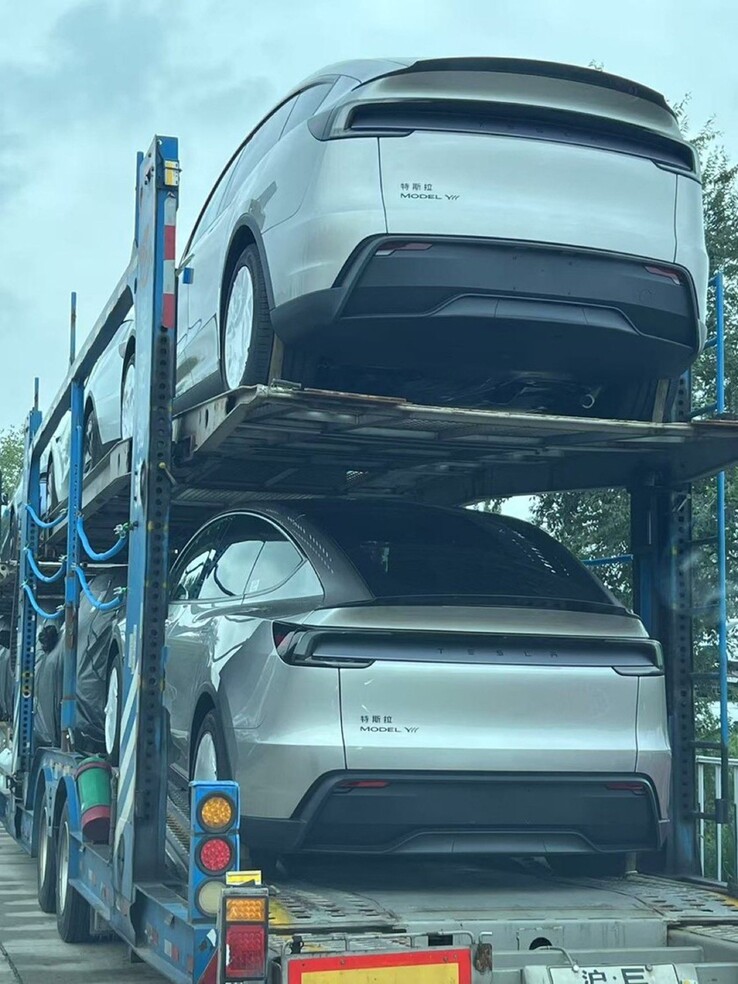 Tesla Model Y Ls on a car carrier in China (Image source: TslaChan on X)