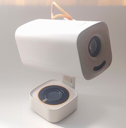 The Yaber T1 Pro is a simple-to-use projector with automatic image setup. (Image source: Notebookcheck)