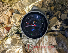 The latest update for the Galaxy Watch5 series is over a 500 MB download. (Image source: NotebookCheck)
