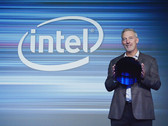 Intel's Stacy Smith shows off a 10nm 'Cannon Lake' wafer. (Source: Intel)