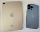 The iPad mini and iPhone 13 Pro Max both feature an A15 Bionic SoC, but they differ slightly. (Image: Sanjiv Sathiah/Notebookcheck)