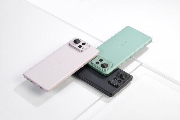 The Zenfone 12 Ultra doesn't have the geometric patterns present on the back of its predecessor. (Image source: Asus)