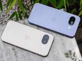 The best bargain phone in the US just got even cheaper. (Image source: Daniel Schmidt / Notebookcheck)