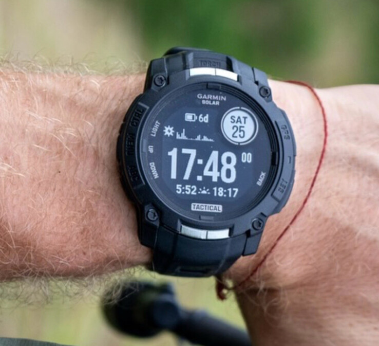 The Instinct 3 Tactical should also be available with a MiP display. (Image source: thekristianhansen)