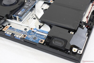 Two 4 W speakers located near the front corners. Palm rests vibrate slightly to the touch when on high volume Two 4 W speakers located near the front corners. Palm rests vibrate slightly to the touch when on high volume