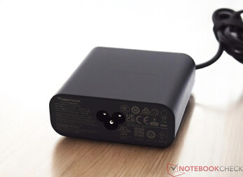 Power supply (19 V; 6.32 A)