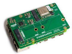 Ai Bundle: The expansion board with its SSD slot and AI module is mounted under the Raspberry Pi. (Image source: Pineboards)