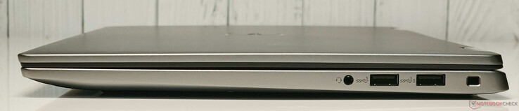 Right: 3.5 mm combo audio jack, 2x USB 3.2 Gen1 Type-A (one with Power Share), Wedge shaped lock slot