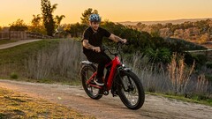 The Juiced Bikes RipCurrent S offers a comfortable, versatile ride thanks to its fat tyres and high-rise bars. (Image source: Juiced Bikes)