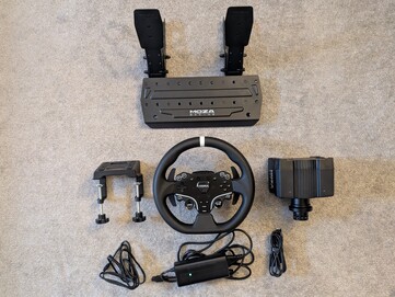 Moza R5 Racing bundle box contents