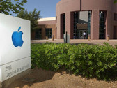 No signs of any struggle have been recorded in the Apple 911 calls. (Source: Sacramento Bee)