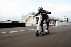 The Bo The Turbo features a 24,000 W dual motor and offers a top speed of 100 mph (160 kph) (Image source: Bo)