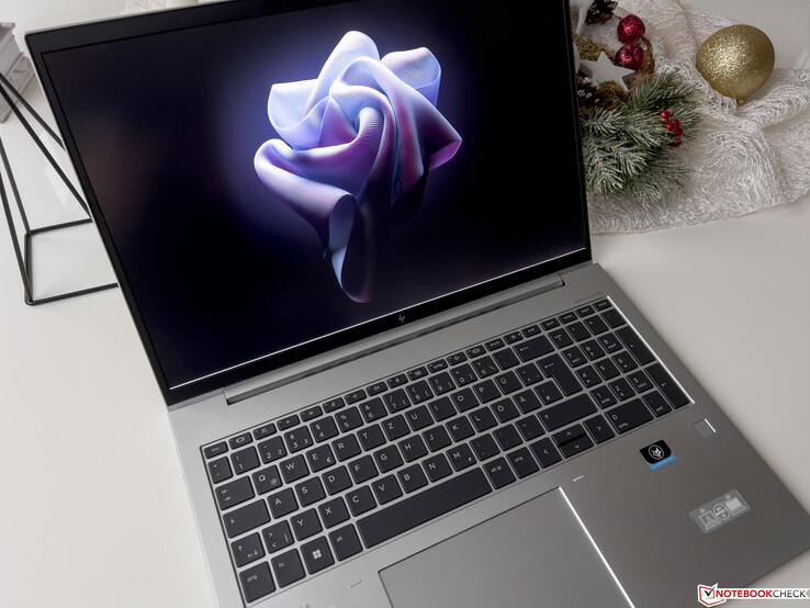 HP EliteBook 865 G9 Laptop review 1000 nits Sure View display