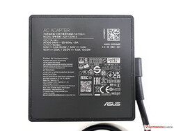 Compact 130-Watt power adapter