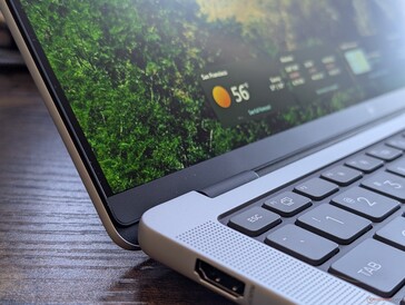 Edge-to-edge matte overlay